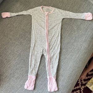 Little Sleepies 3-6 months zippy onsie in polka dot print